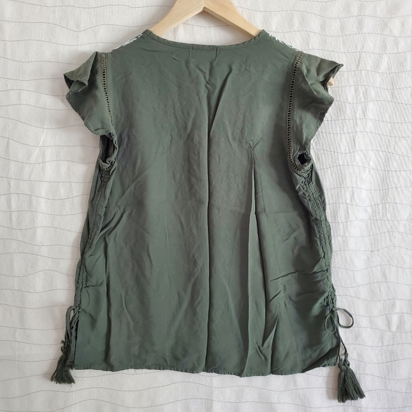 Time and Tru Womens Boho Embroidered Top Olive Flutter Sleeve Tassel Ties Sz S - Picture 6 of 7